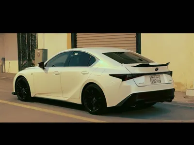 2021 لكزس آي إس 300