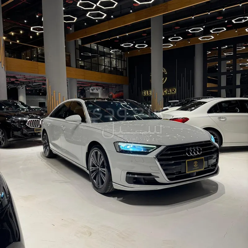 2019 اودي اي 8 ال