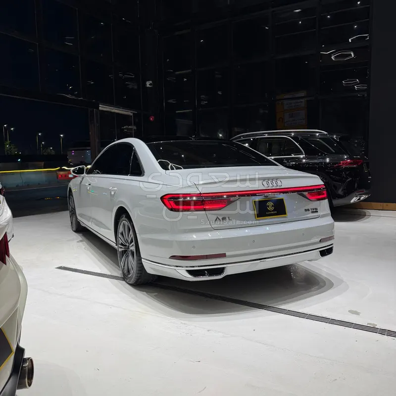 2019 اودي اي 8 ال