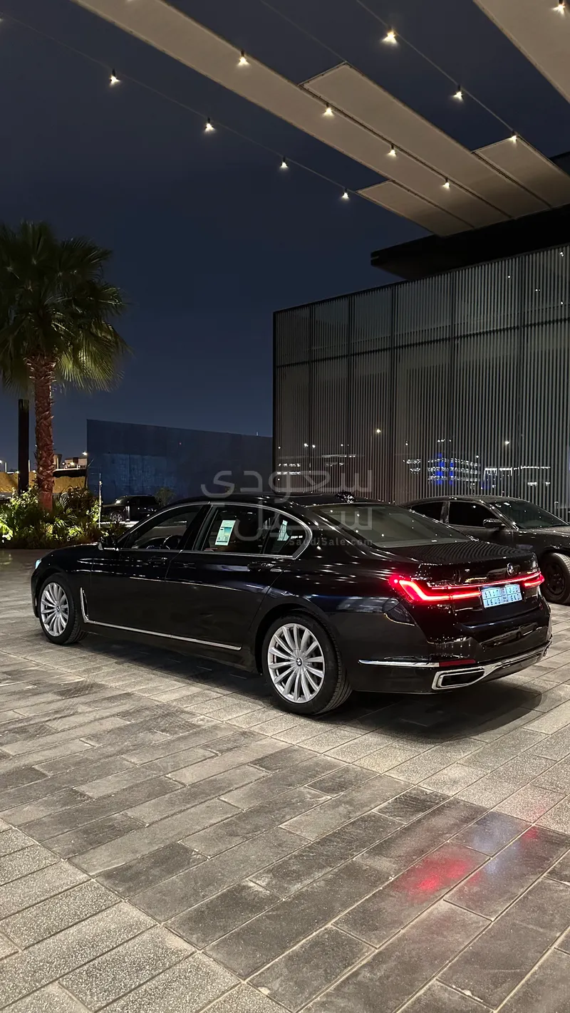 2020 بي ام دبليو الفئة السابعة 730 إل أي