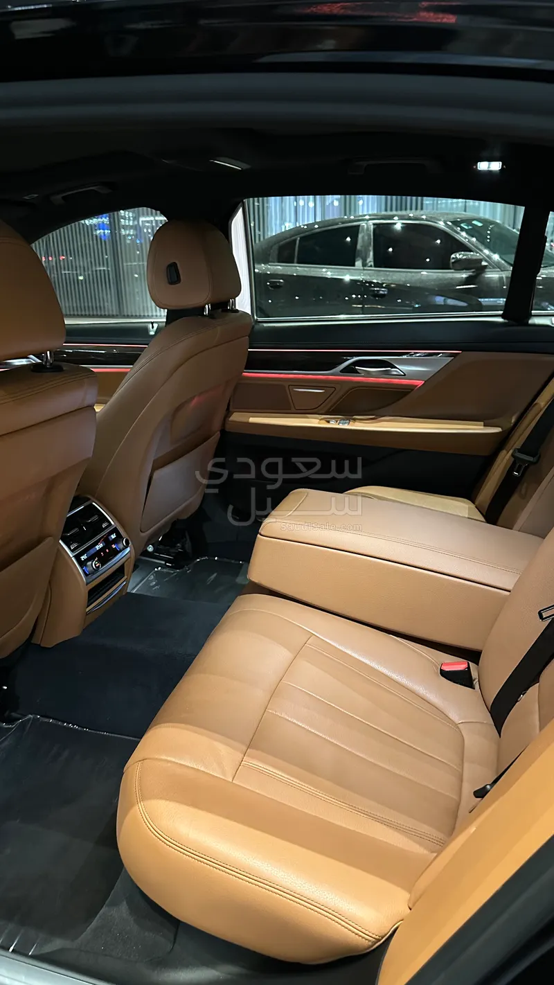 2020 بي ام دبليو الفئة السابعة 730 إل أي