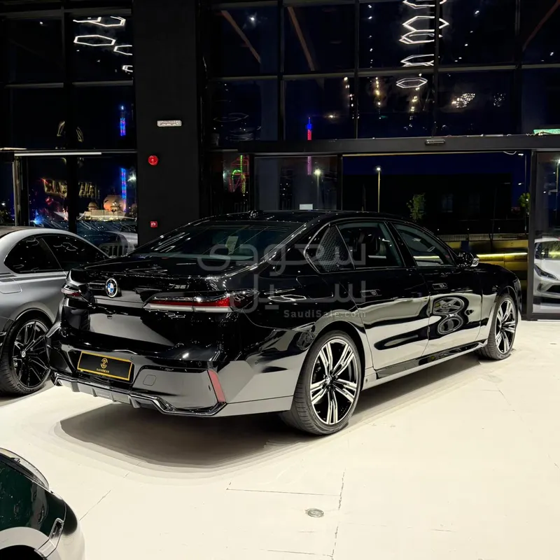 2026 بي ام دبليو الفئة السابعة 735أي