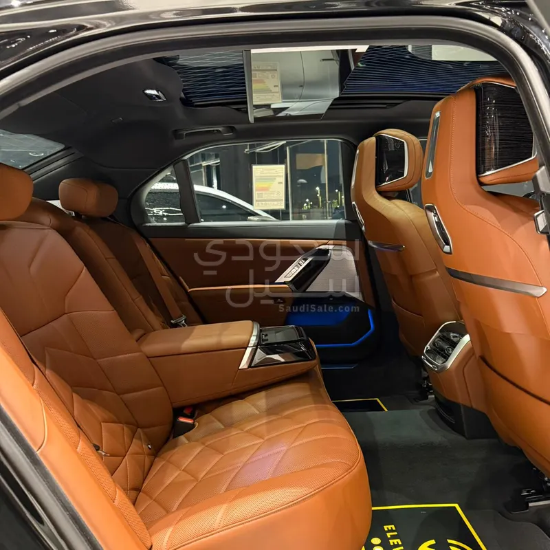 2026 بي ام دبليو الفئة السابعة 735أي