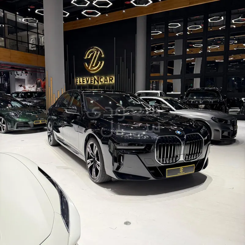 2026 بي ام دبليو الفئة السابعة 735أي