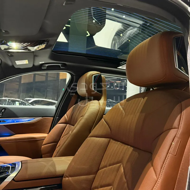 2026 بي ام دبليو الفئة السابعة 735أي