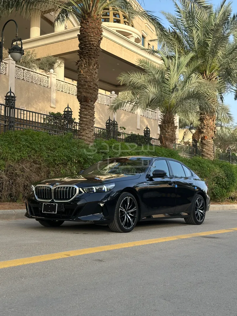 2025 بي ام دبليو الفئة الخامسة 530 إم كت