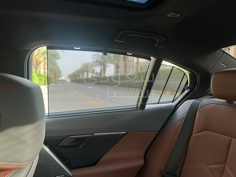 2025 بي ام دبليو الفئة الخامسة 530 إم كت