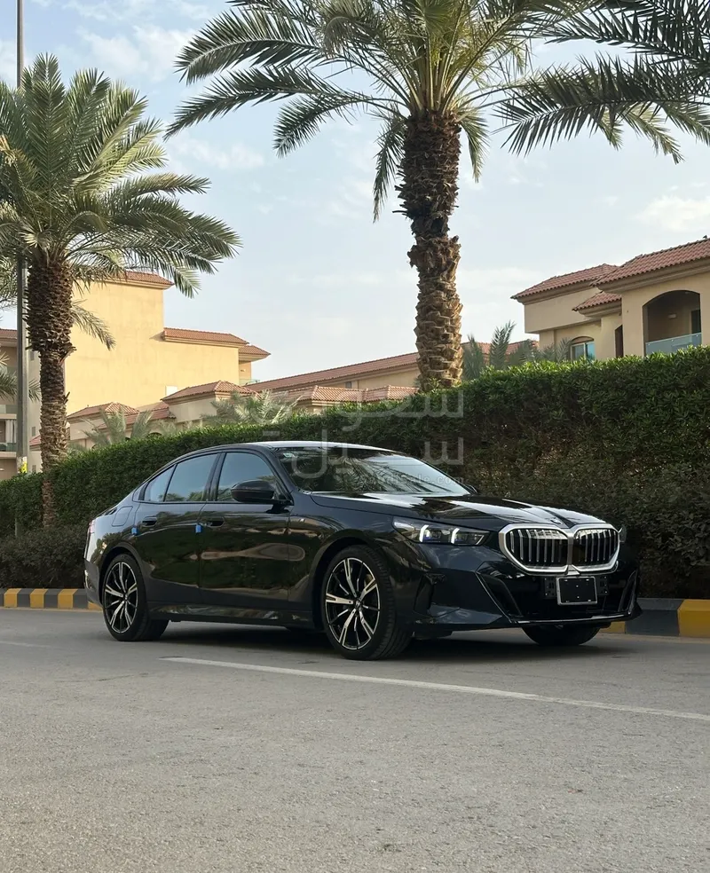 2025 بي ام دبليو الفئة الخامسة 530 إم كت