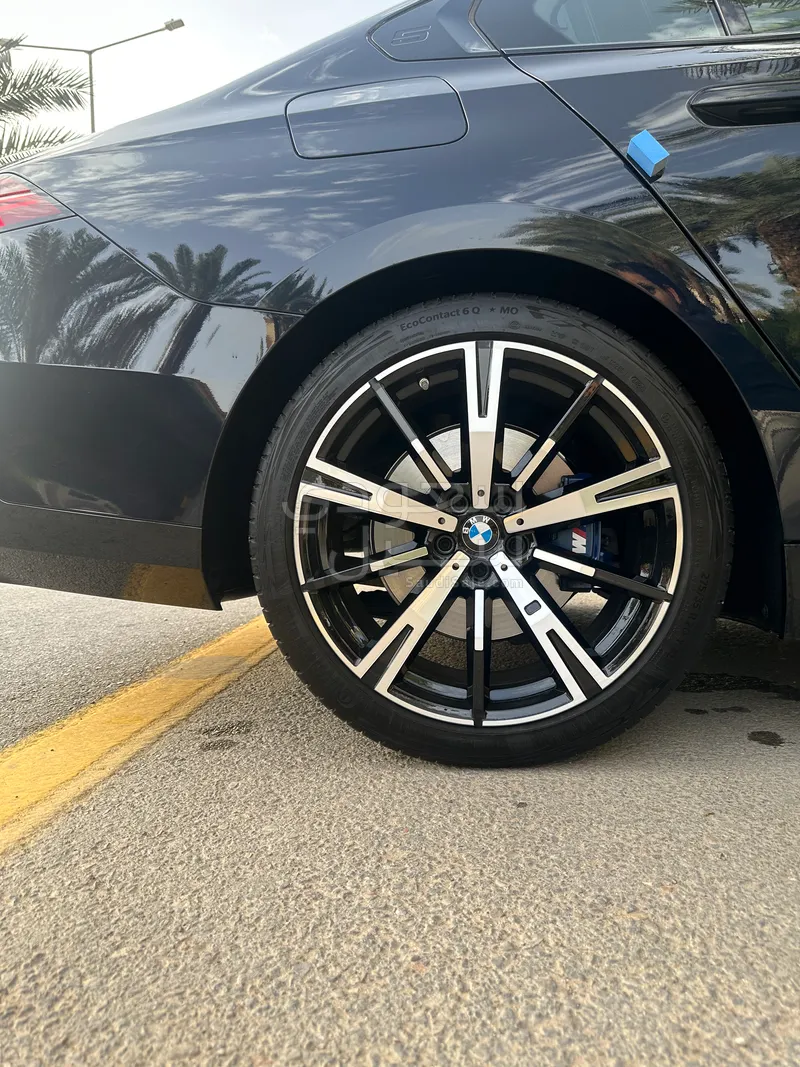 2025 بي ام دبليو الفئة الخامسة 530 إم كت