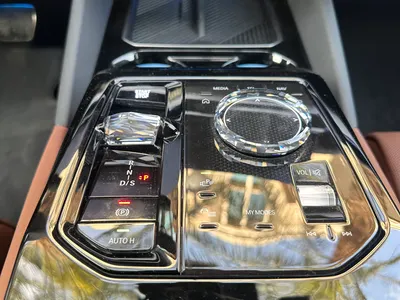 2025 بي ام دبليو الفئة الخامسة 530 إم كت