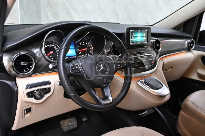 2023 مرسيدس - بنز في 250