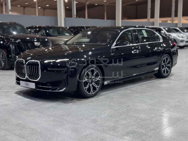 2026 بي ام دبليو الفئة السابعة 735أي