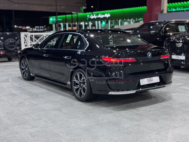 2026 بي ام دبليو الفئة السابعة 735أي