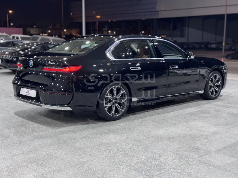 2026 بي ام دبليو الفئة السابعة 735أي