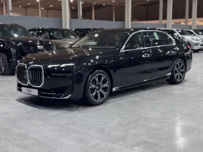 2026 بي ام دبليو الفئة السابعة 735أي