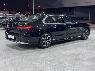 2026 بي ام دبليو الفئة السابعة 735أي