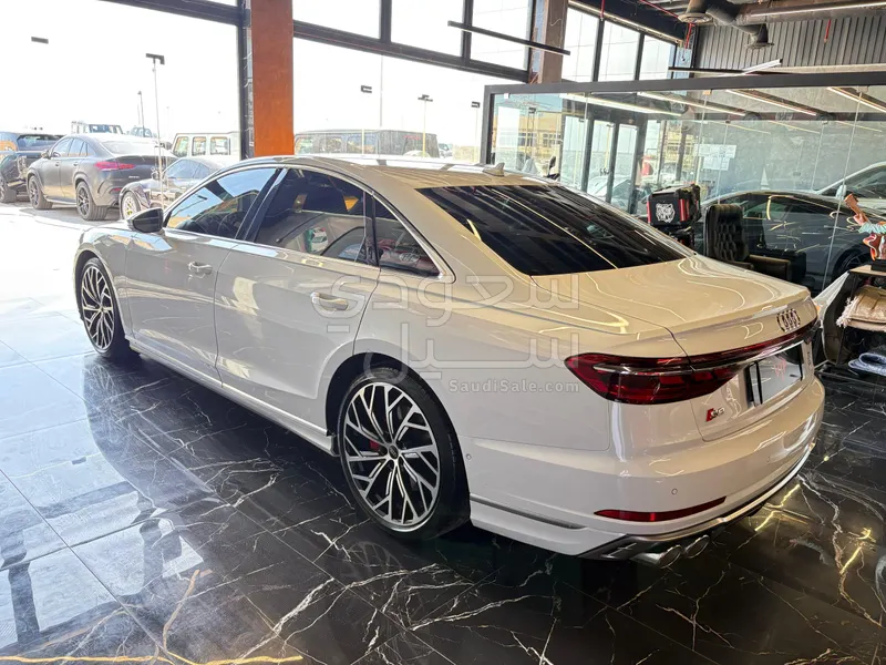 2025 اودي اس 8 بلس