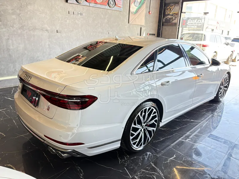 2025 اودي اس 8 بلس