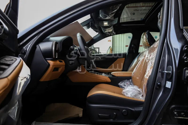 2026 لكزس آي إس 350