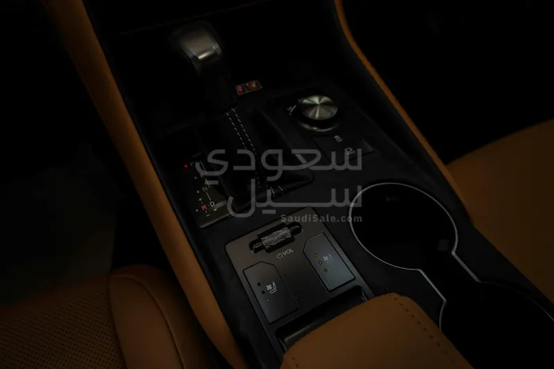 2026 لكزس آي إس 350