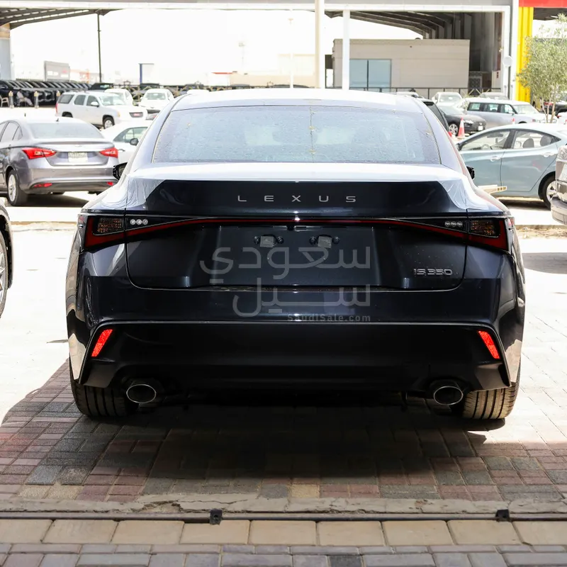 2026 لكزس آي إس 350