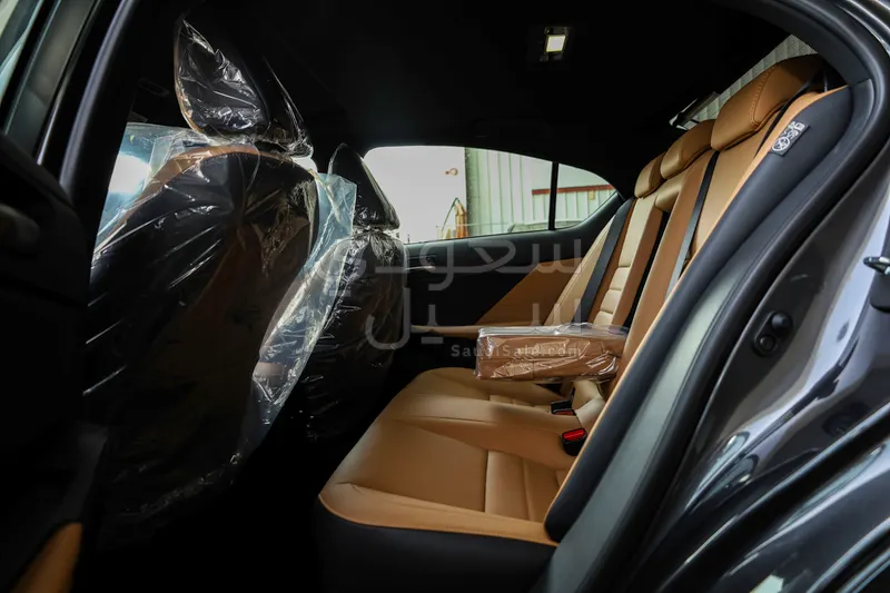 2026 لكزس آي إس 350