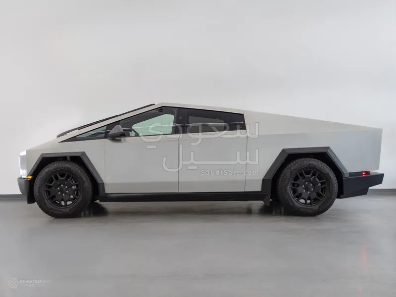 2024 تيسلا سايبر تراك