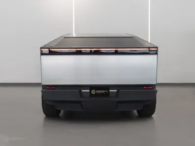 2024 تيسلا سايبر تراك