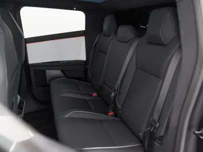 2024 تيسلا سايبر تراك