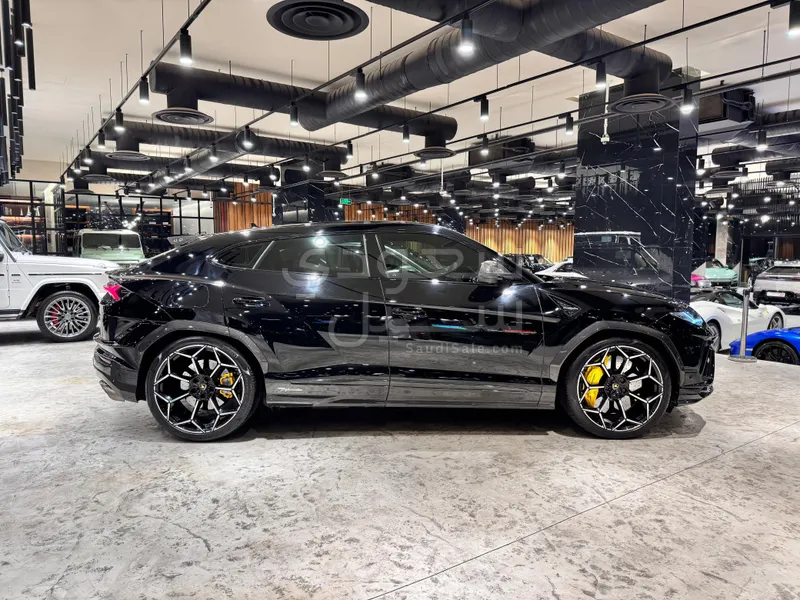 2024 Lamborghini URUS Performante