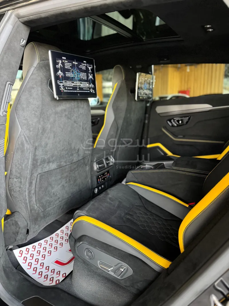 2024 Lamborghini URUS Performante