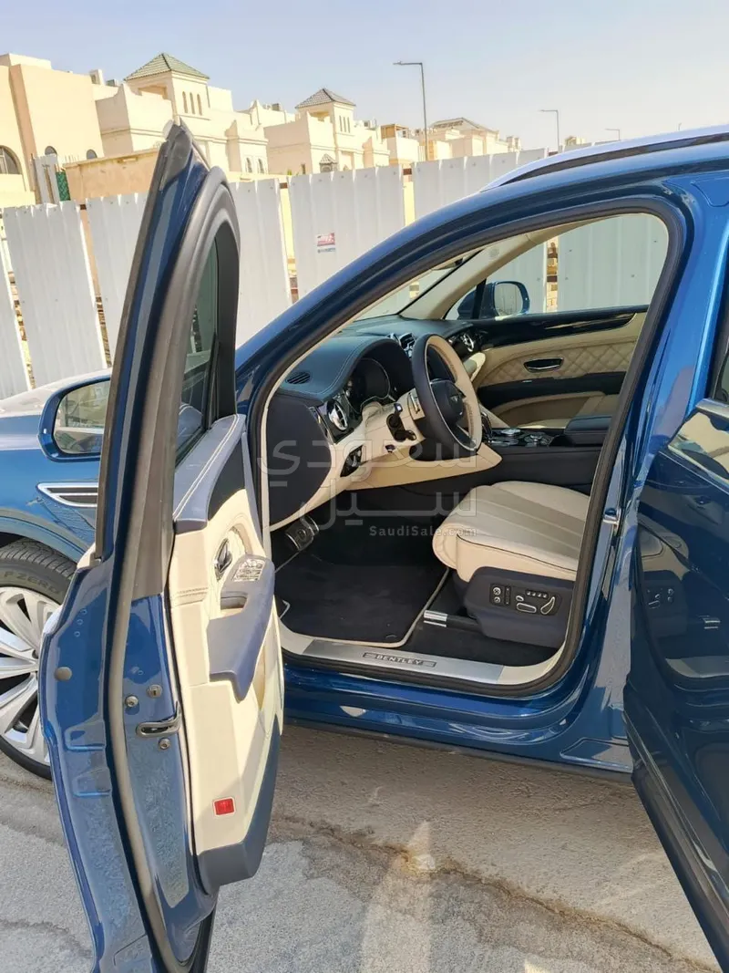 2022 بنتلي بنتايجا الاصدار الاول