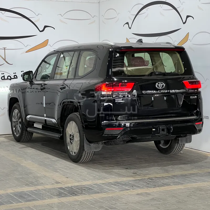 2026 تويوتا لاند كروزر جي اكس ار4