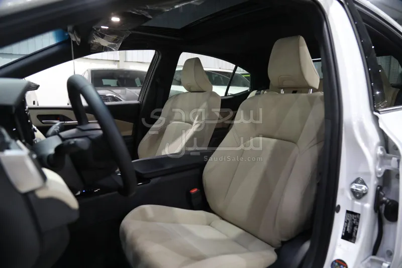 2026 تويوتا كامري ال اي