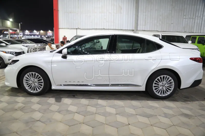 2026 تويوتا كامري ال اي