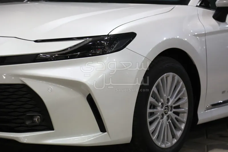 2026 تويوتا كامري ال اي