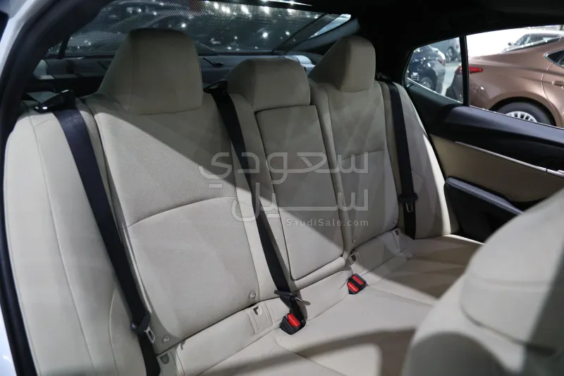 2026 تويوتا كامري ال اي