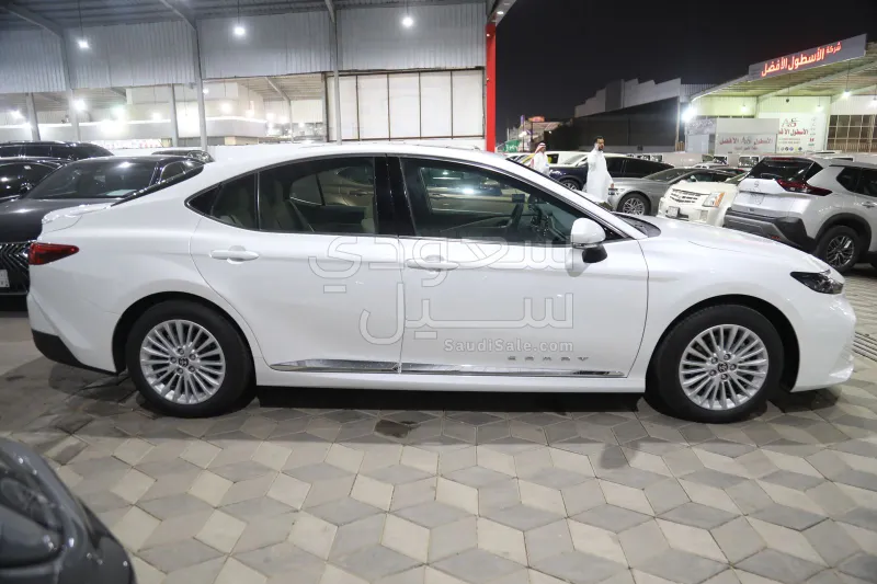 2026 تويوتا كامري ال اي