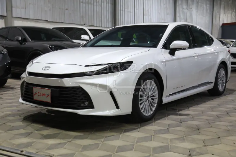 2026 تويوتا كامري ال اي