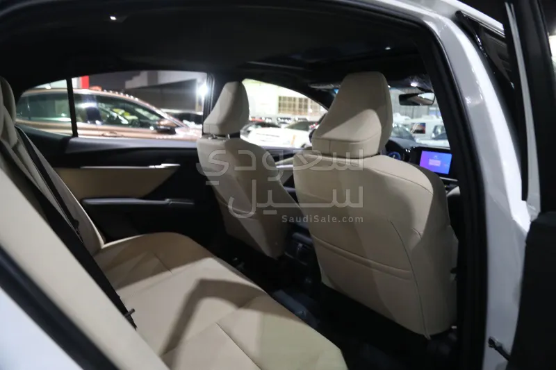 2026 تويوتا كامري ال اي