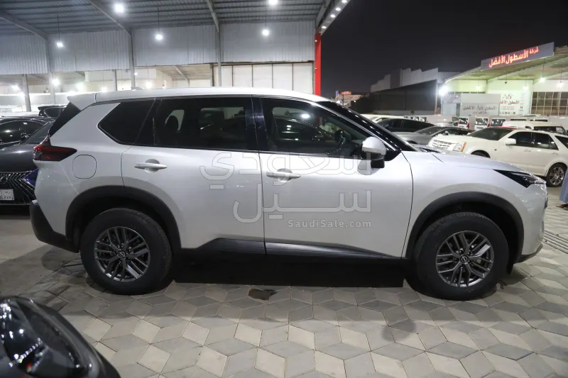 2025 نيسان اكس - ترايل