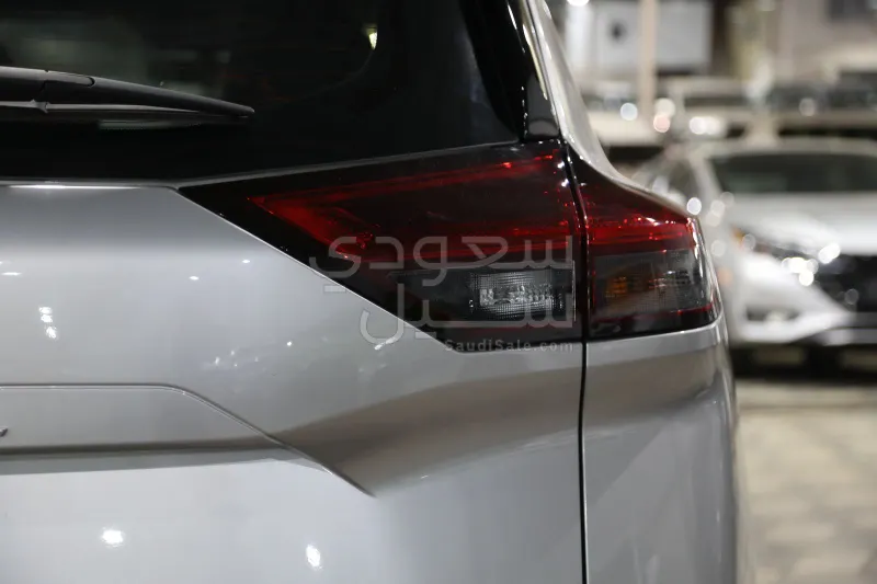 2025 نيسان اكس - ترايل