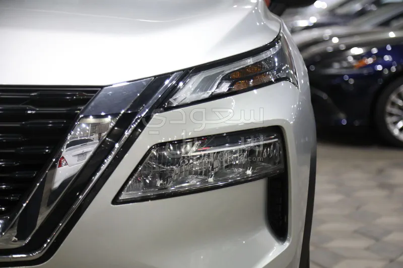 2025 نيسان اكس - ترايل