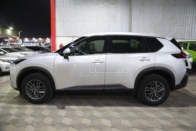 2025 نيسان اكس - ترايل