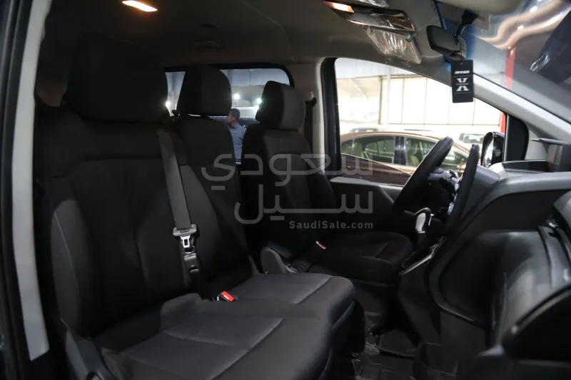 2025 هيونداي ستاريا