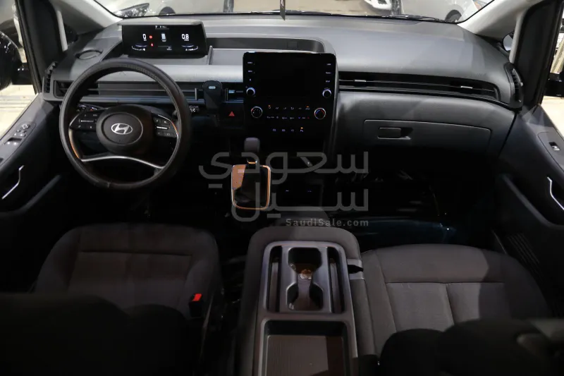 2025 هيونداي ستاريا