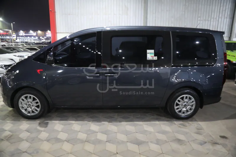 2025 هيونداي ستاريا