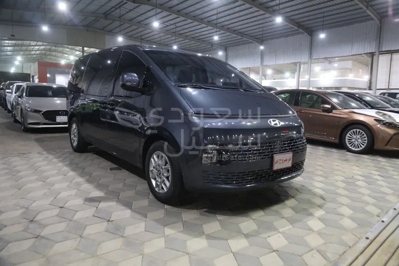 2025 هيونداي ستاريا