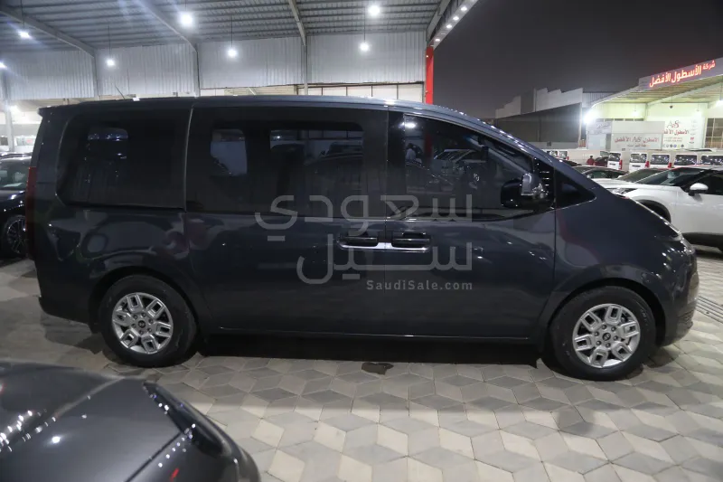 2025 هيونداي ستاريا