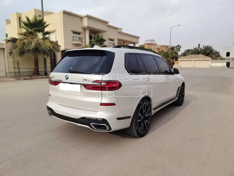 2021 بي ام دبليو الفئة اكس 7 إم كت